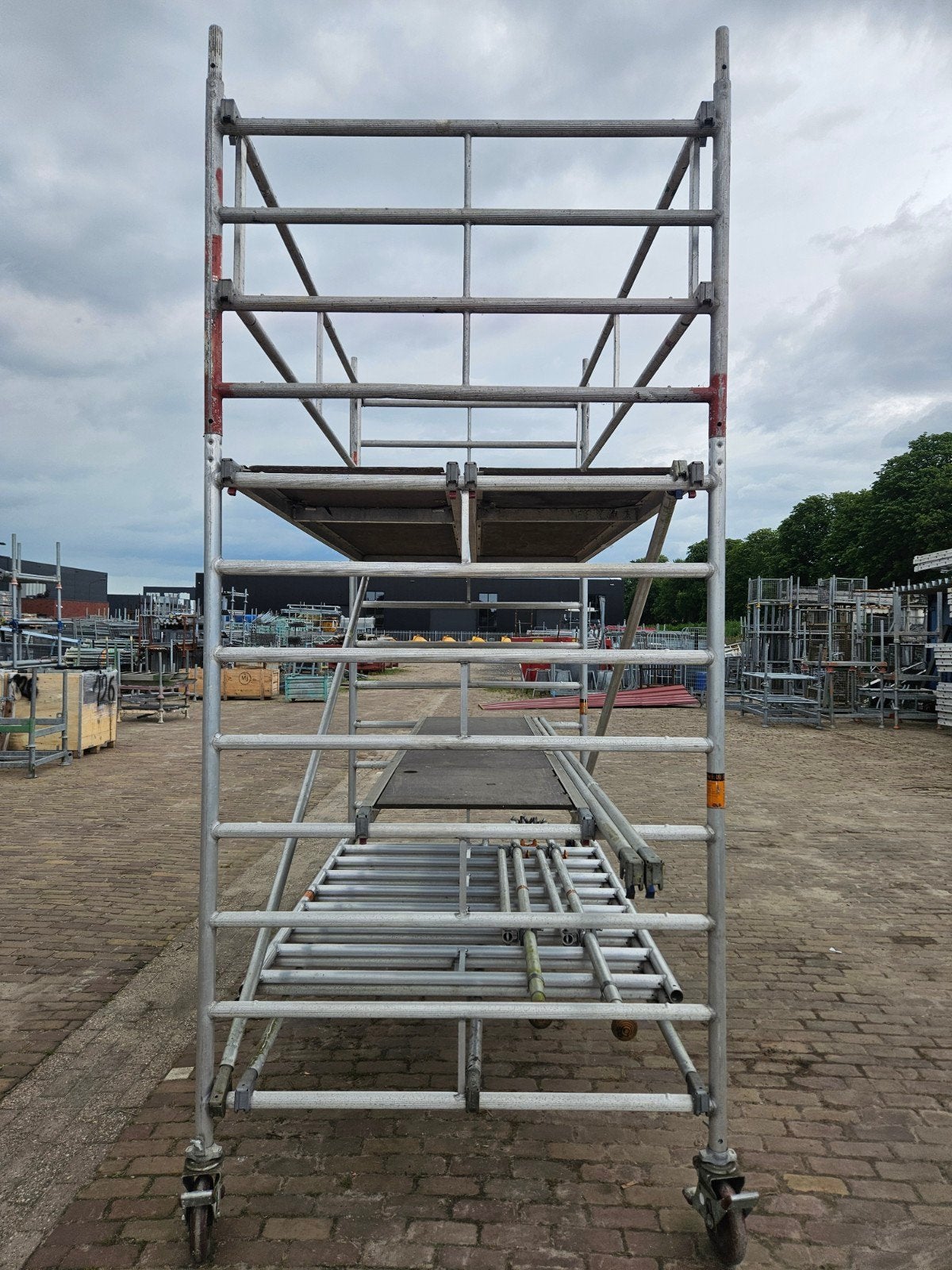 Layher Rolsteiger 6 mtr werkhoogte (4 mtr stahoogte), Ophalen, Gebruikt, ., Layher
