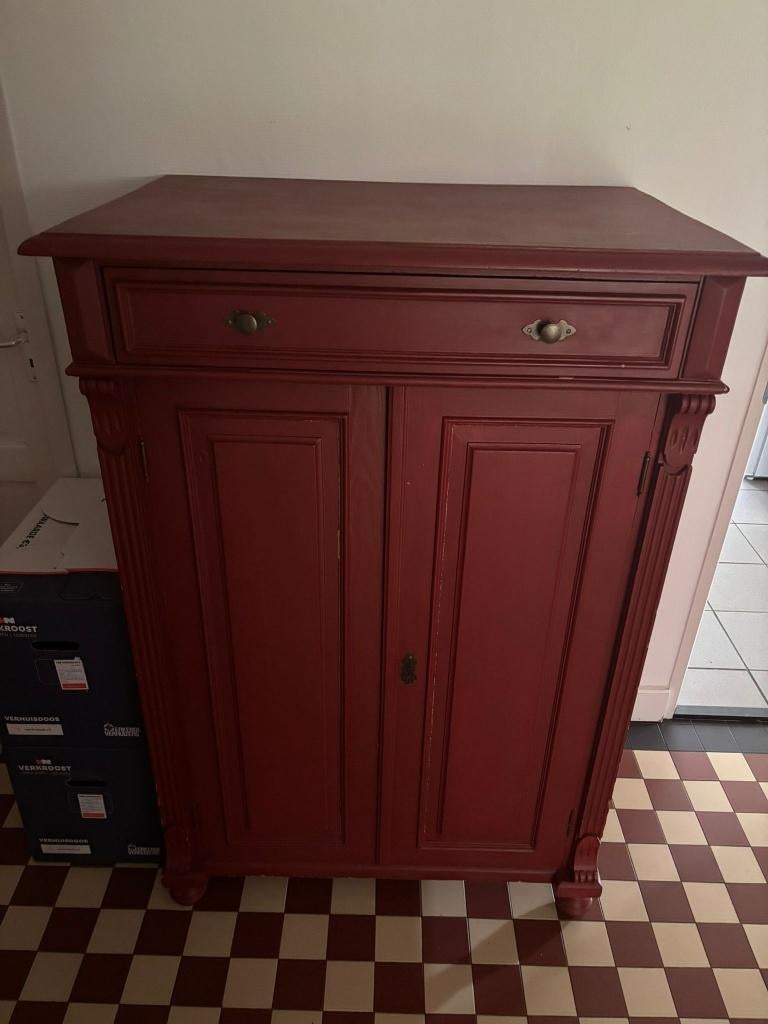 Klasieke meidenkast, Ophalen