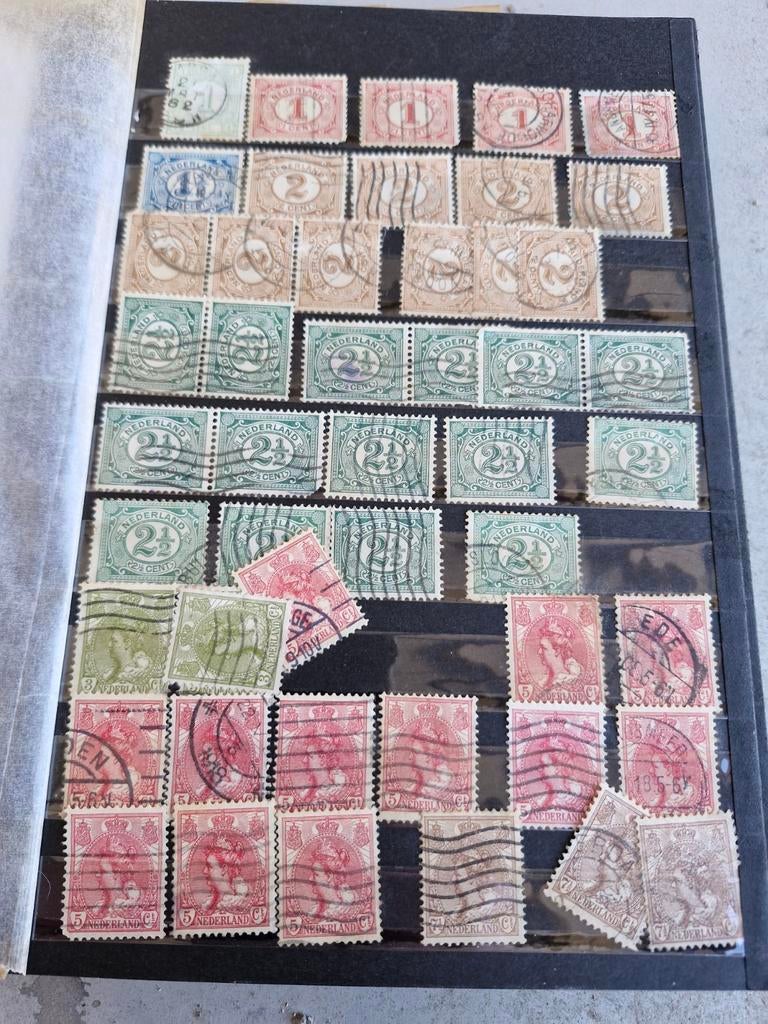 Postzegelboek met diverse oude Nederlandse postzegels, Postzegels en Munten, Ophalen