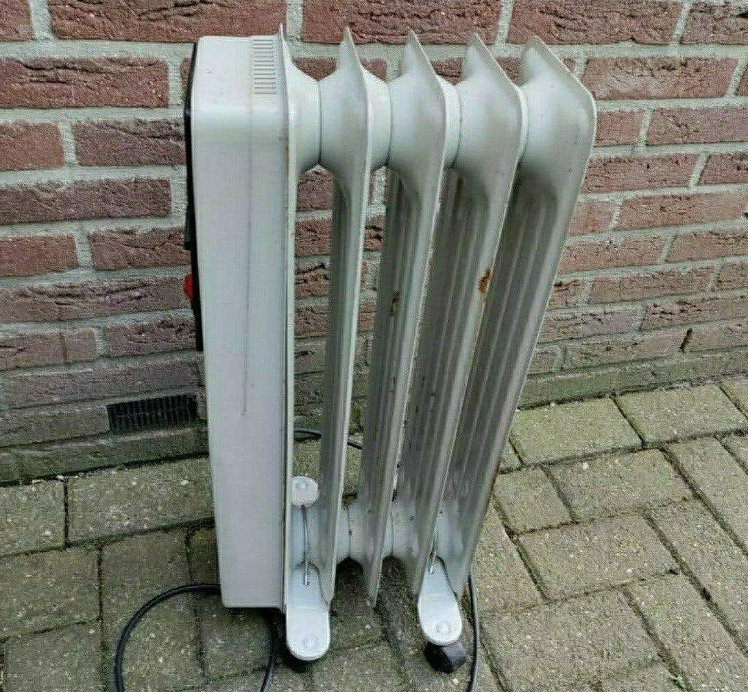 Elektrische Radiator,Verplaatsbaar,Kachel,Lamellen,olie,900W, Ophalen, 30 tot 80 cm, Minder dan 60 cm, Zo goed als nieuw