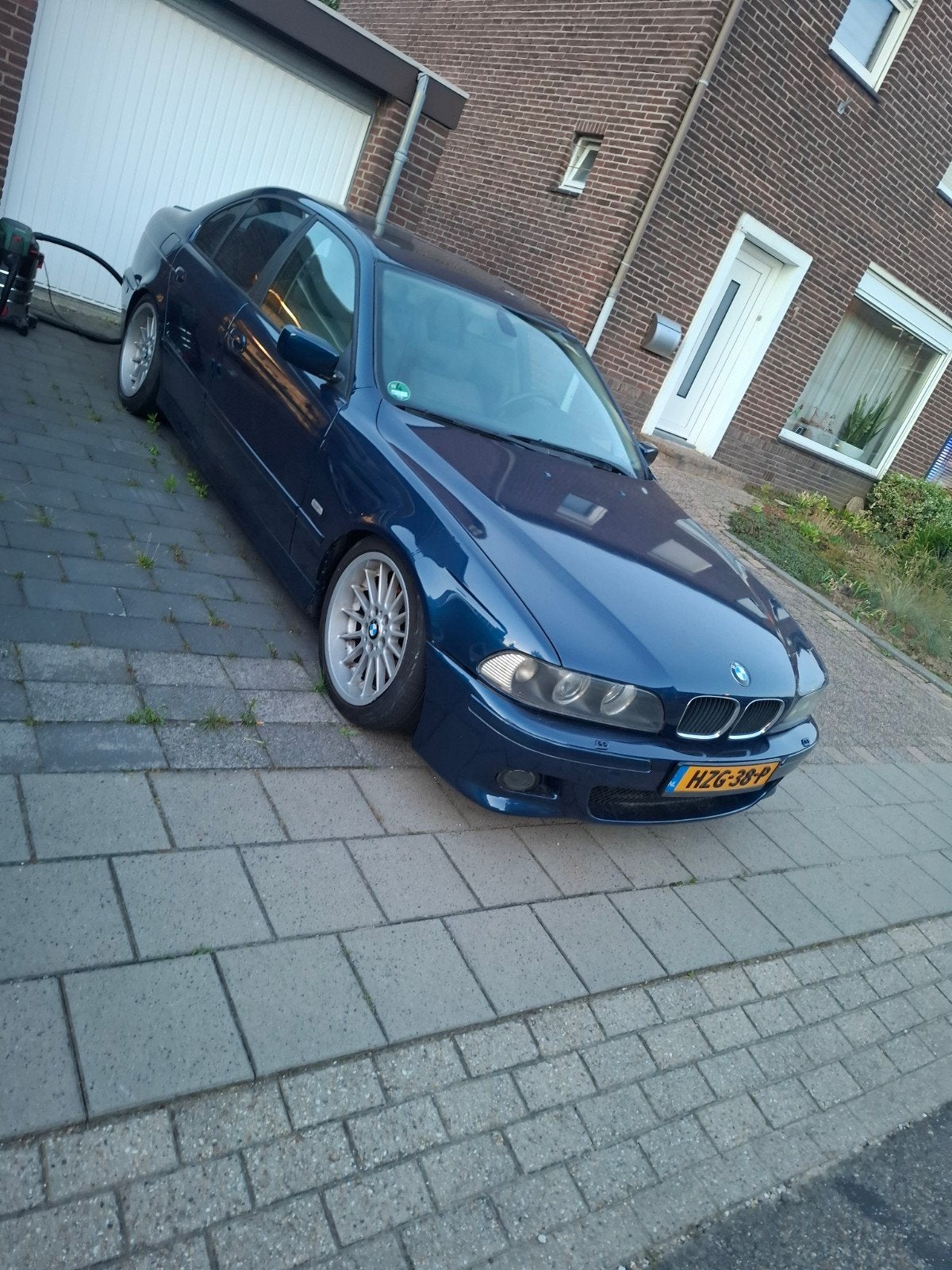 BMW E39 530i M-pakket Handbak | M54B30 | Schuifdak | CarPlay, Achterwielaandrijving, 1800 kg, Blauw, Leder