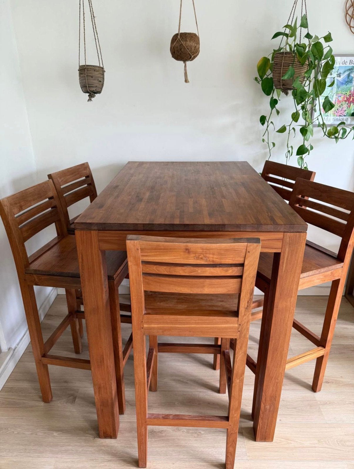 Hoge tafel met 5 stoelen. Donkere kleur., Ophalen, Zo goed als nieuw, 4 tot 6 stoelen