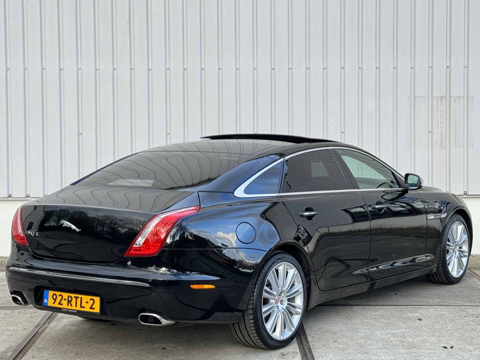 Jaguar XJ 5.0 V8 Premium Luxury LWB | Panorama | Massage | S, Auto's, Jaguar, Automaat, Zwart, Bedrijf, Sedan