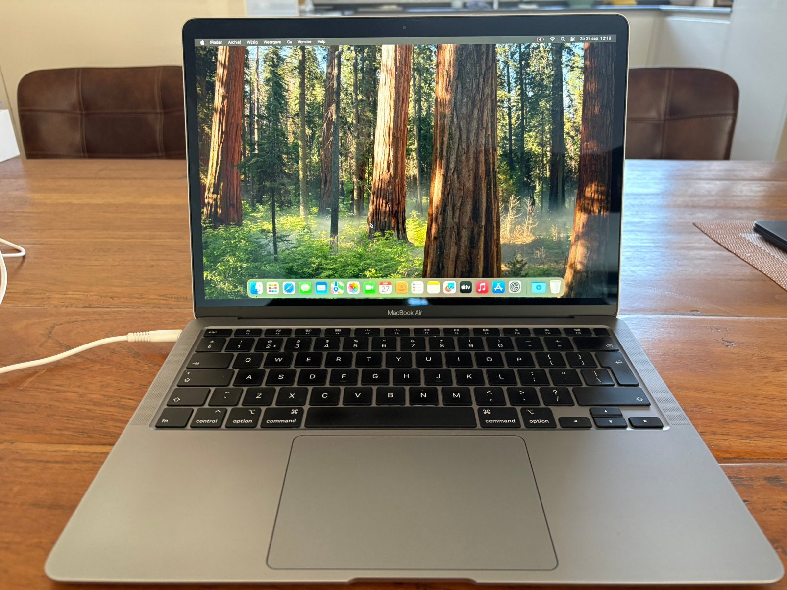 Foto 2 van MacBook Air 2020 13” Space Gray 1 van 2.