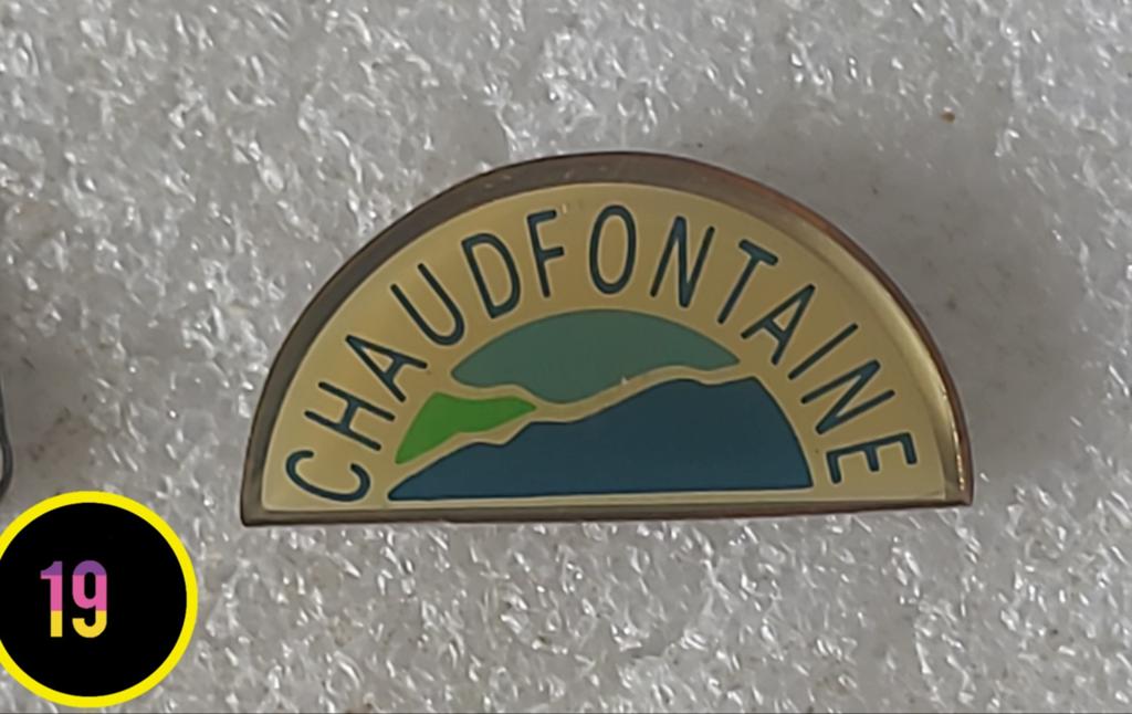 Vintage Chaudfontaine pin - Stad of Land verzamelobject, Verzenden, Gebruikt, Stad of Land, Speldje of Pin