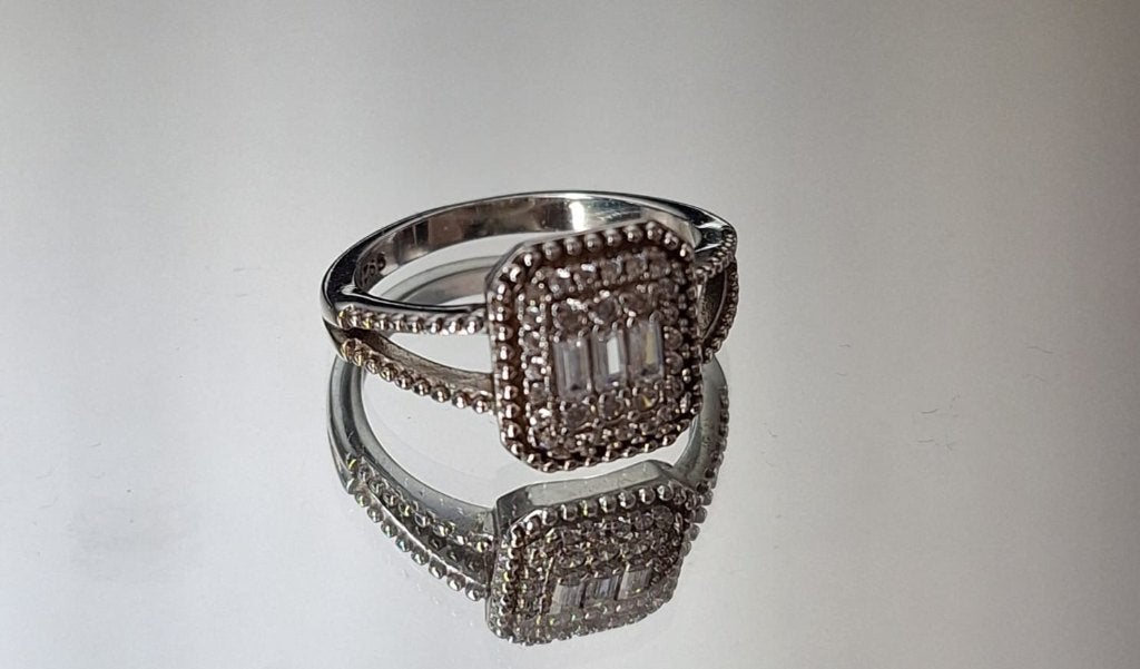 925 Zilveren Ring met Zirkonia's – Halo Design, Zilverenedelstenen, 19 tot 20, Nieuw, Ophalen of Verzenden