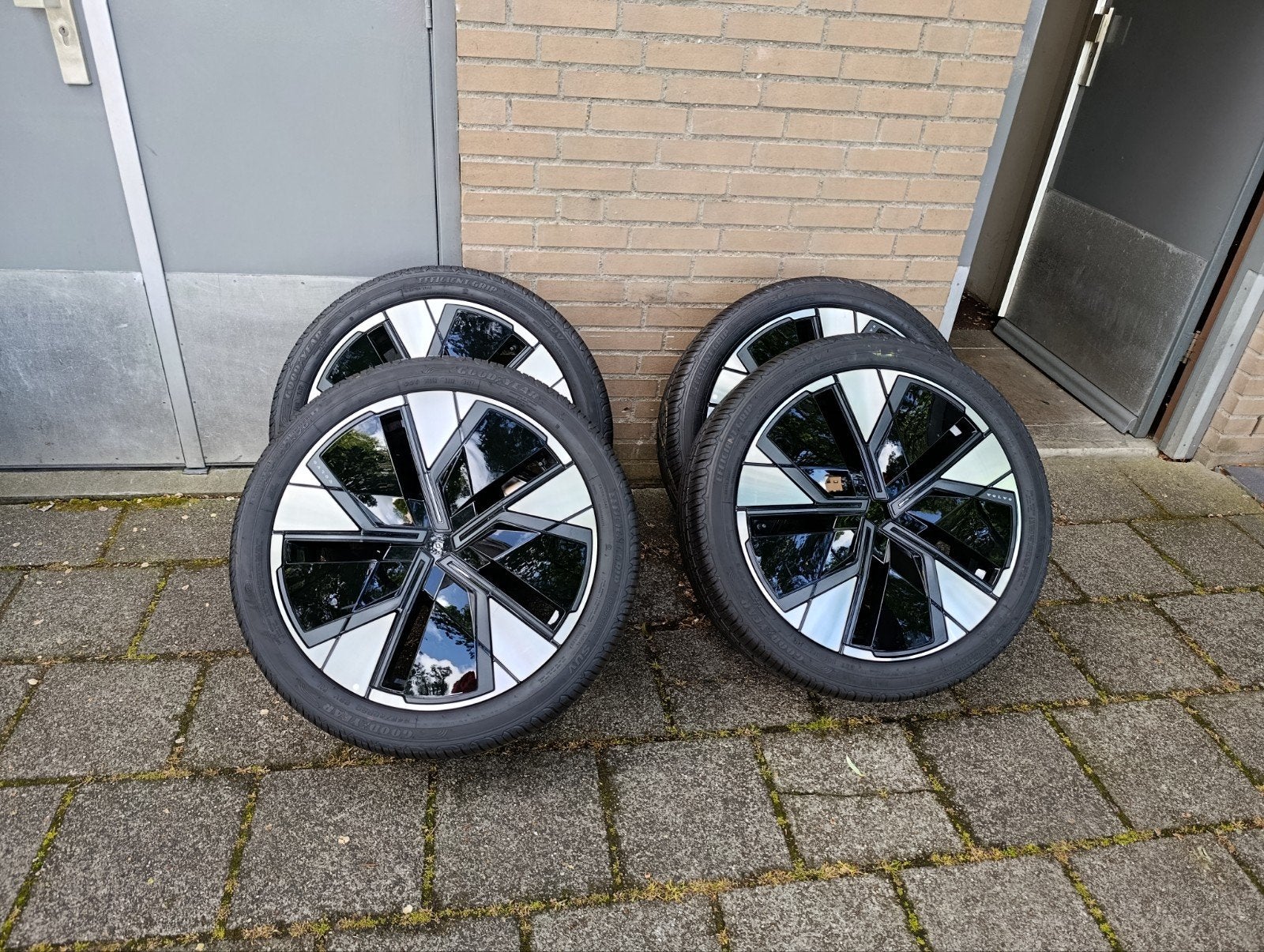 Volvo EX30 Velgen +Goodyear Zomerbanden245/40/20, bijna new, Auto-onderdelen, Banden en Velgen, Ophalen, 245 mm, Banden en Velgen