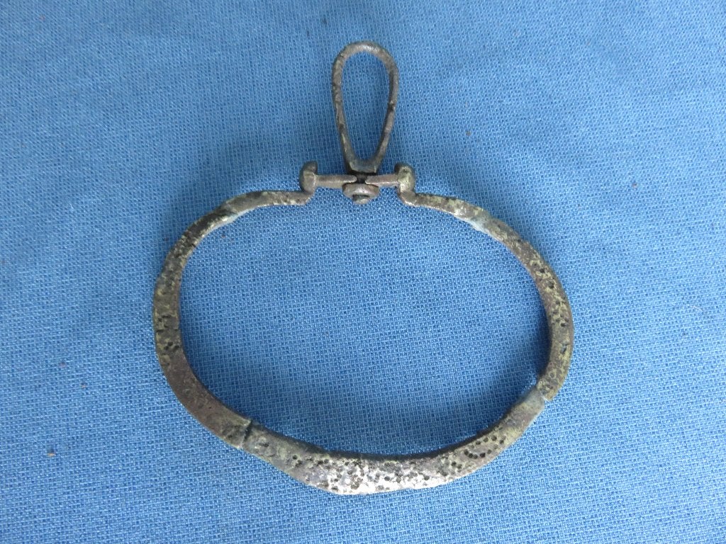 Middeleeuwen - tasbeugel in brons – ca. 1500 - bodemvondst, Ophalen of Verzenden, Brons