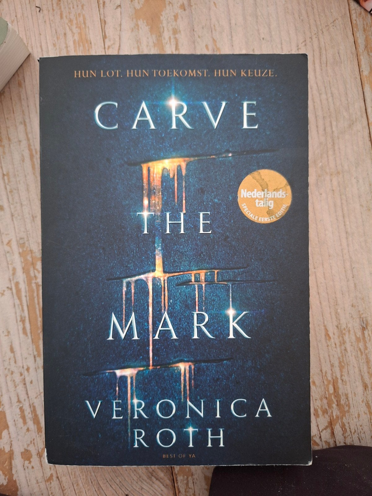 Carve the Mark - Veronica Roth (Nederlandstalig), Ophalen of Verzenden, Zo goed als nieuw, Veronica Roth, Nederland