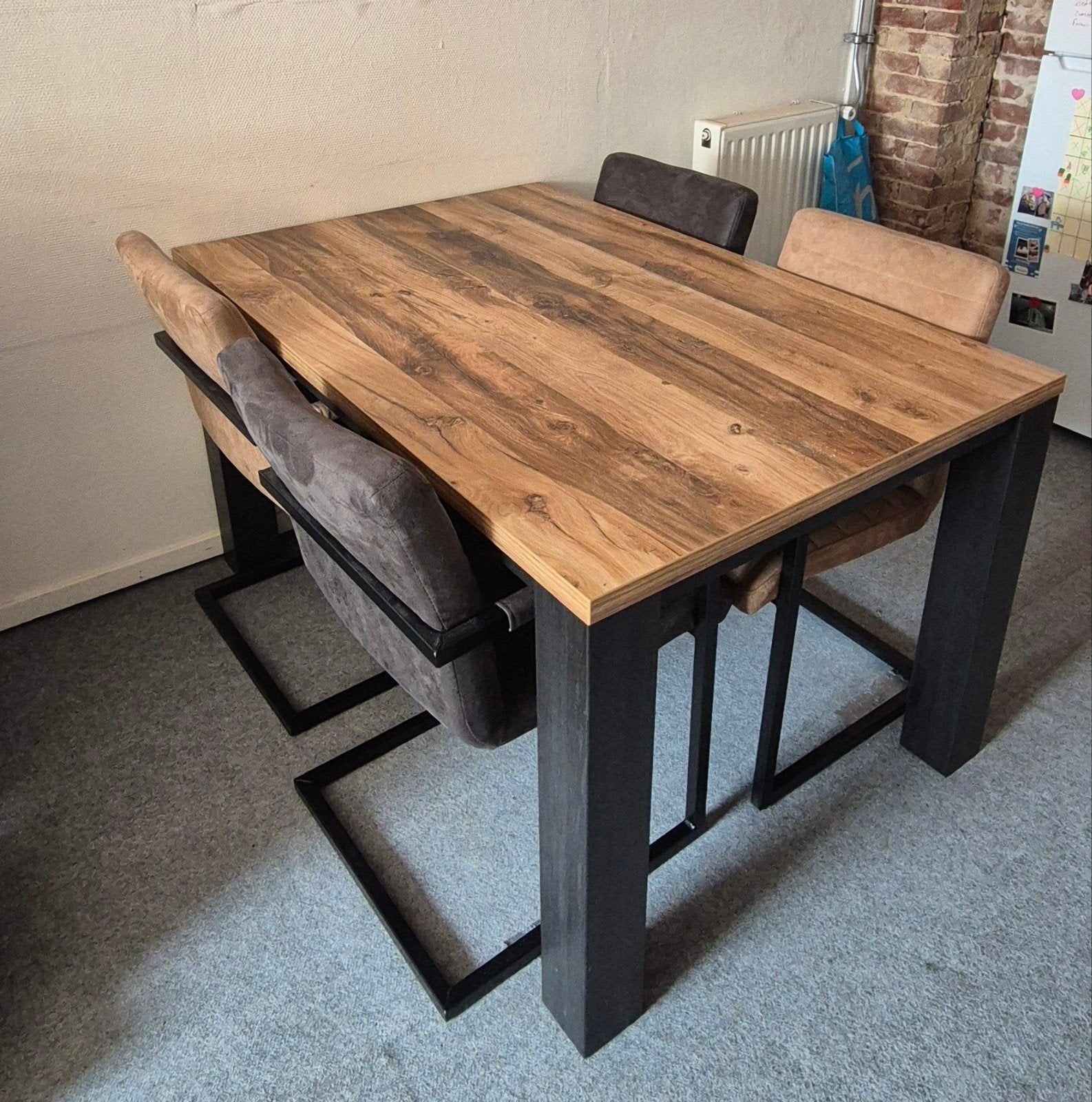 eetkamerset. Tafel met 4 Stoelen, Ophalen, Gebruikt, 4 tot 6 stoelen