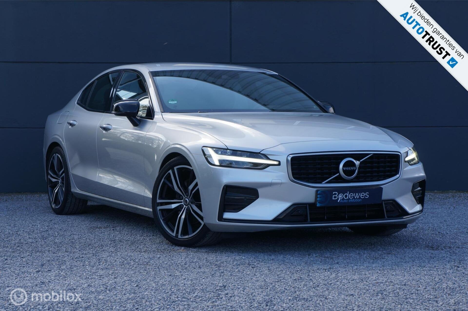 Volvo S60 2.0 T4 R-Design Aut Navi Ad.Cruise Apple/Android !, Auto's, Volvo, 15 km/l, Origineel Nederlands, Bedrijf, 750 kg