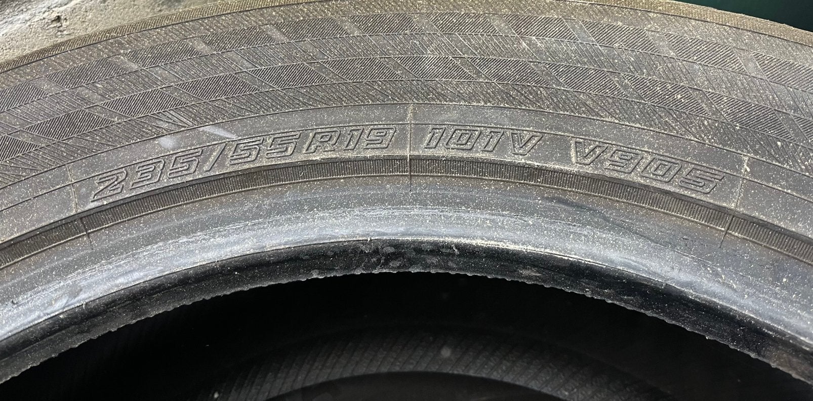 4x Yokohama Blue Earth V905 235/55 R19 winterbande, Auto-onderdelen, Banden en Velgen, Gebruikt, Winterbanden, 235 mm, Band(en)