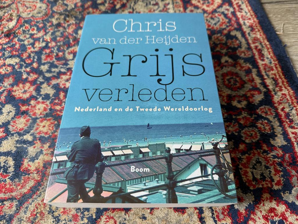 Grijs Verleden. Nederland en de Tweede Wereldoorlog. Chris, Tweede Wereldoorlog, Ophalen of Verzenden, Zo goed als nieuw, Overige onderwerpen