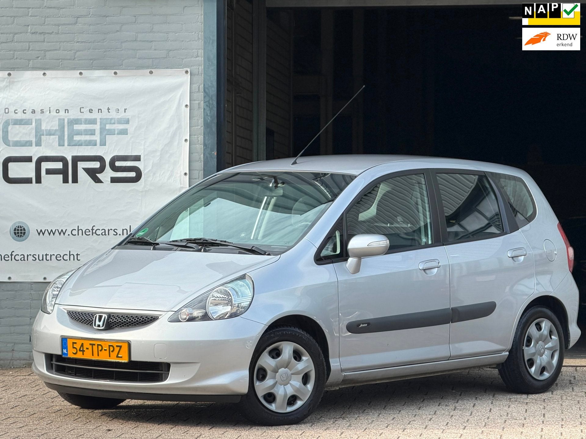 Honda Jazz 1.4|NAP|AIRCO|PDC|1EIGENAAR|VOLDEALERONDERHOUDEN!, Auto's, Voorwielaandrijving, 4 cilinders, Verwarmde buitenspiegels