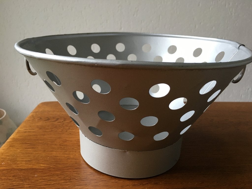 Metalen Schaal met Gaatjes en 2 Ringen (Handvatten) Nieuw, Ophalen of Verzenden, Nieuw, Rond, Riet