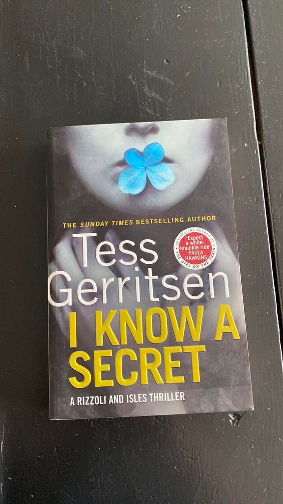 Tess Gerritsen, I Know A Secret, Boeken, Detectives, Zo goed als nieuw, Ophalen of Verzenden