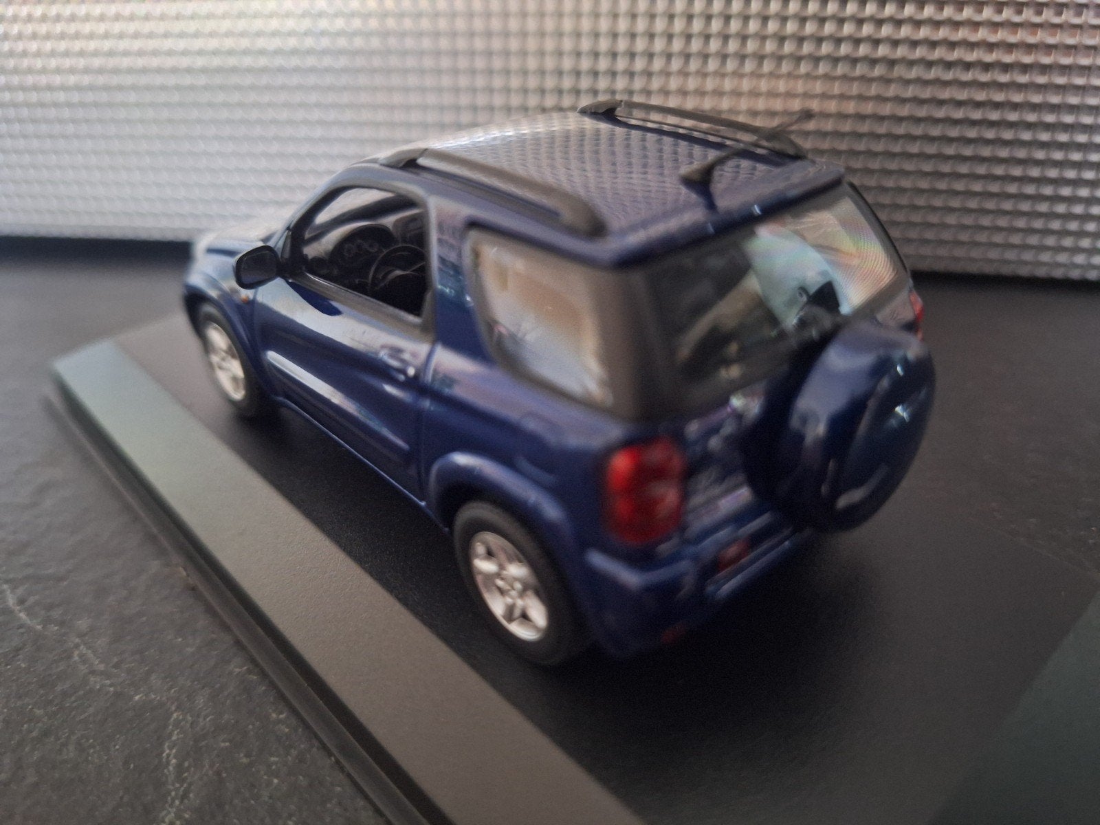 Toyota RAV 4 2000 Schaal 1:43, Hobby en Vrije tijd, Modelauto's | 1:43, Overige merken, Nieuw, Ophalen of Verzenden, Maxichamps