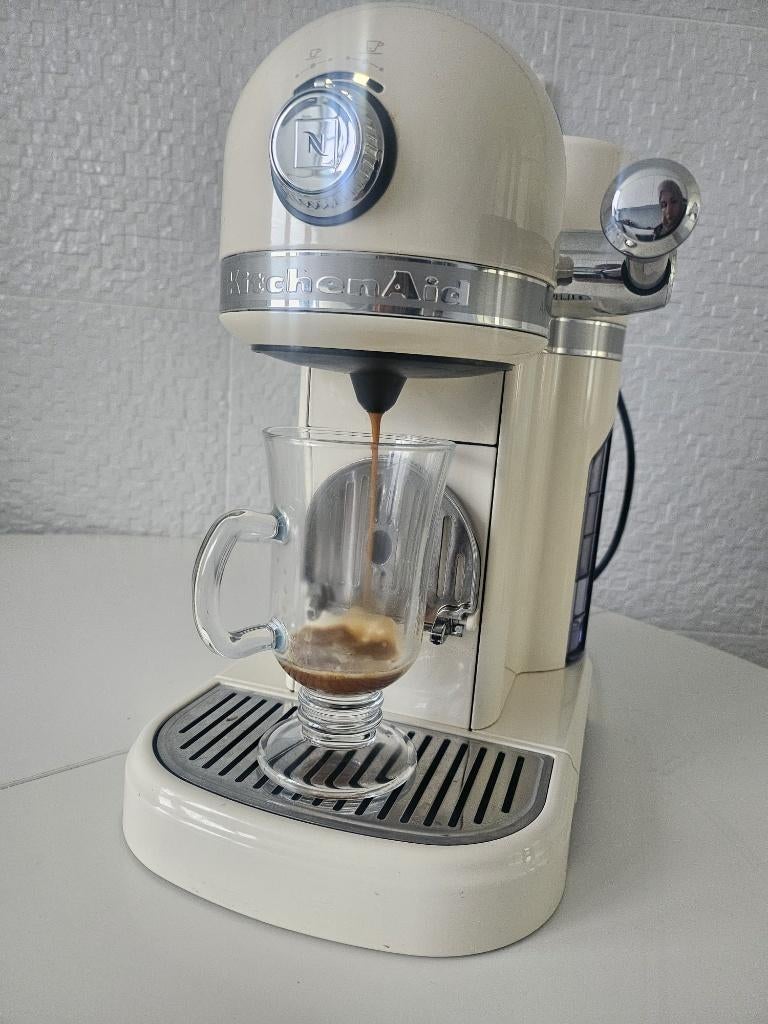 KitchenAid Nespresso Artisan 5KES0503EAC/3 Koffiemachine, Ophalen of Verzenden, Zo goed als nieuw, Koffiemachine, Koffiepads en cups