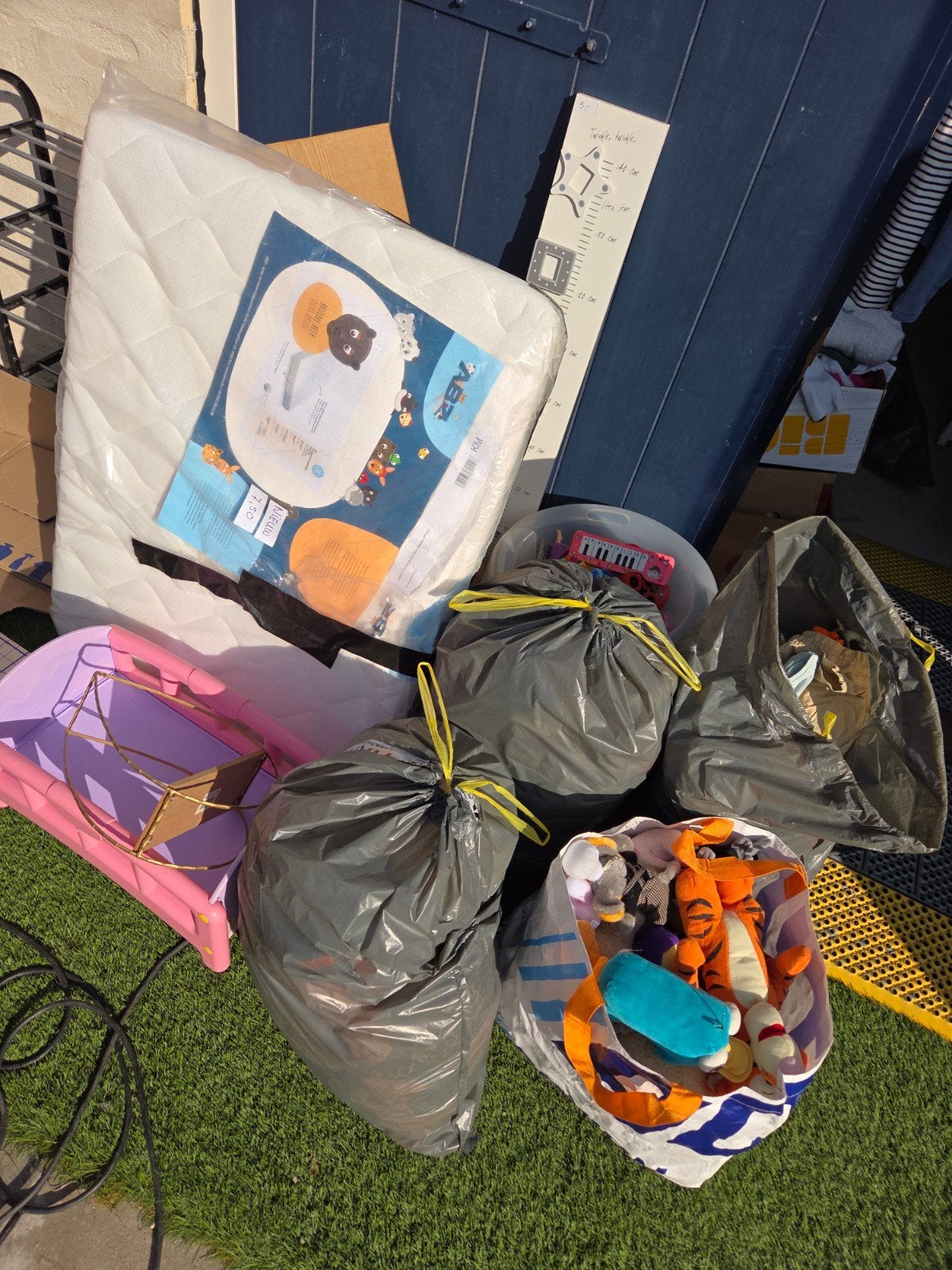 Diverse spullen: kinderkleding, speelgoed, boxmatras, Ophalen, Gebruikt