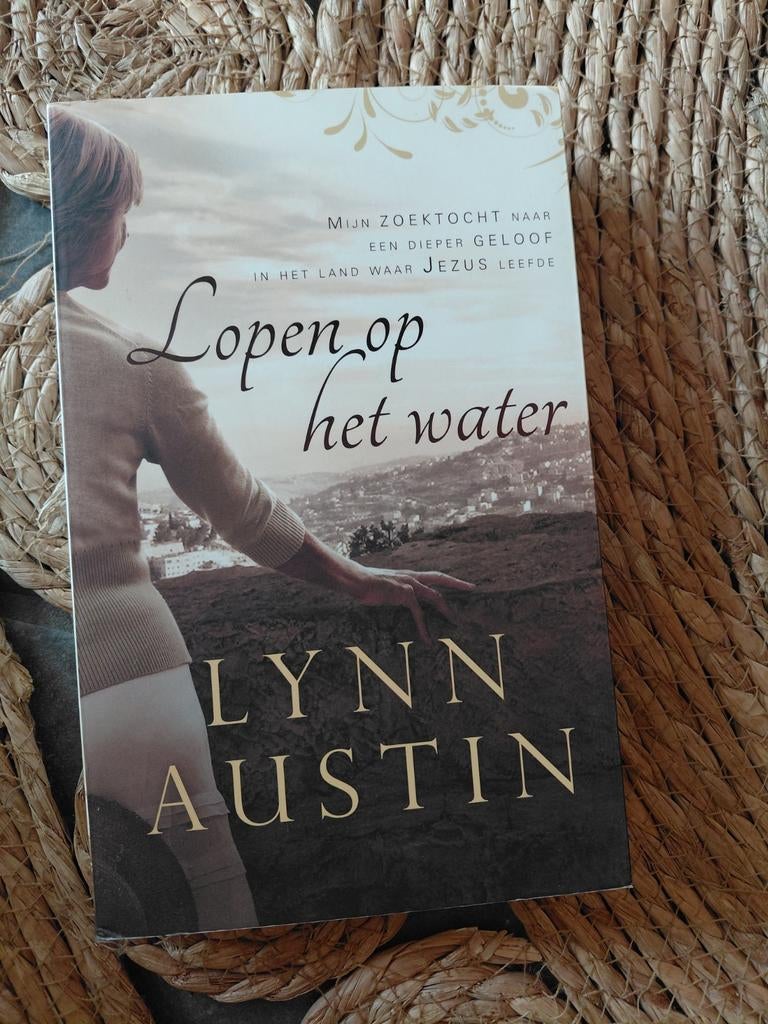 Lynn Austin - Lopen op het water, Boeken, Ophalen of Verzenden, Zo goed als nieuw, Lynn Austin