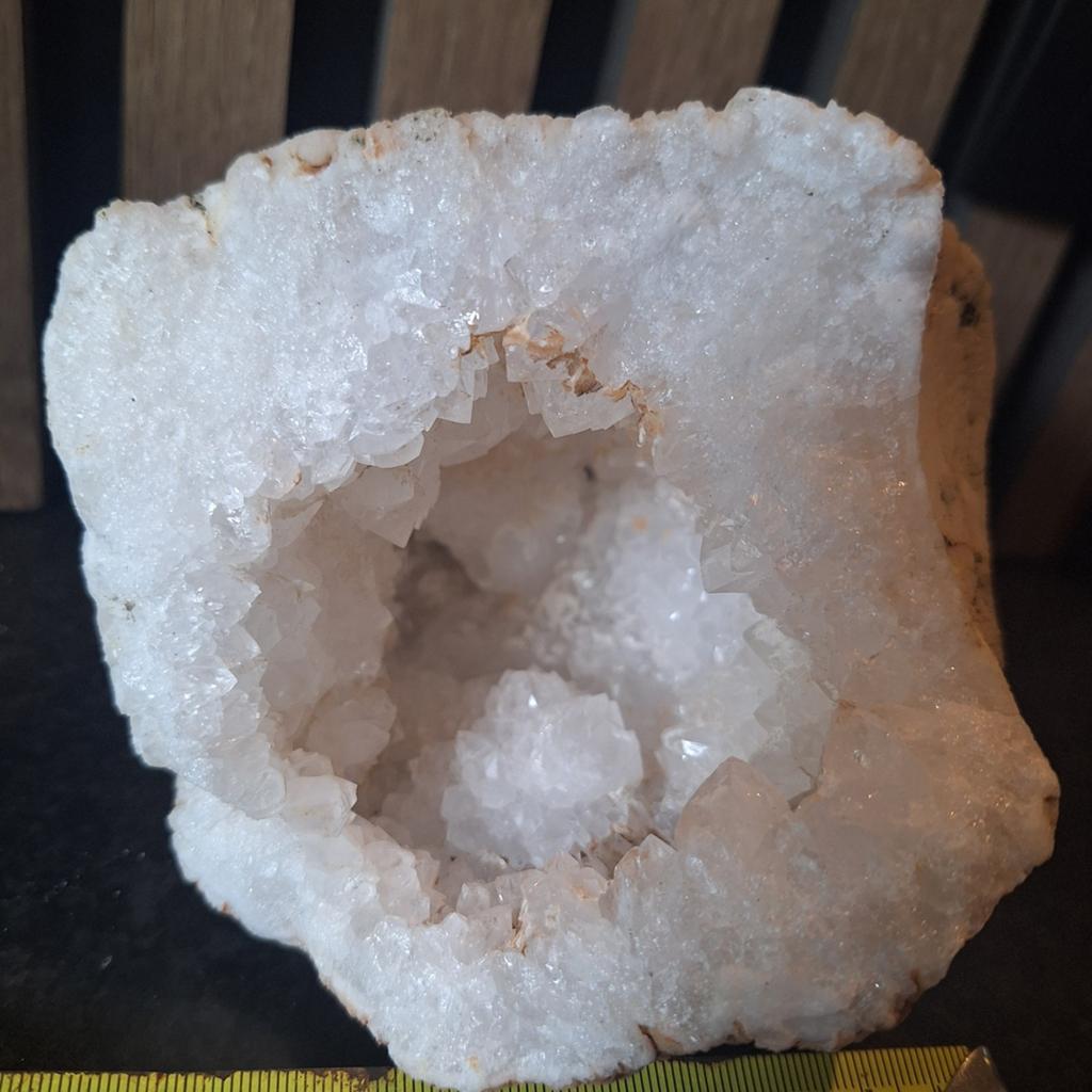 Prachtige Kwarts Geode - Natuurlijke Kristalformatie, Sieraden, Tassen en Uiterlijk, Edelstenen, Ophalen of Verzenden, Zo goed als nieuw