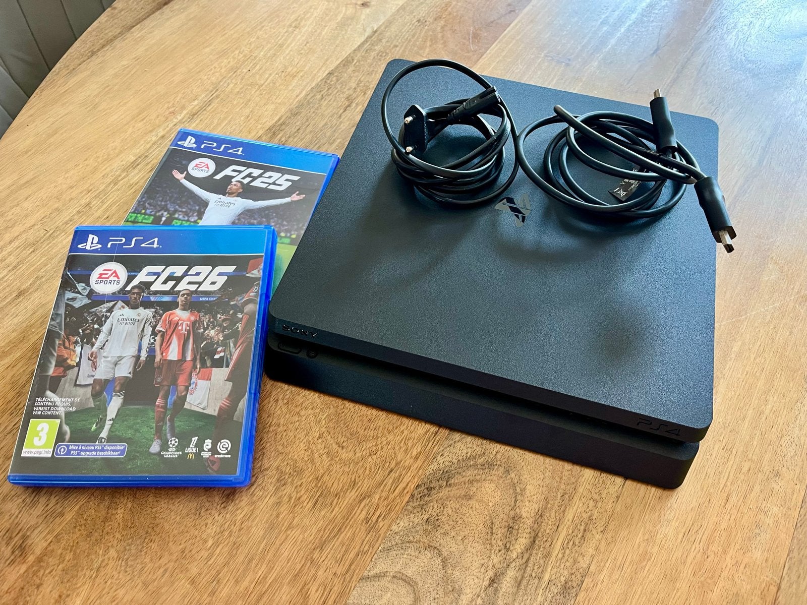 PS4 Slim met kabels en games (FC24, FC25, FC26, Gang Beasts), Ophalen of Verzenden, Zonder controller, Slim, Gebruikt