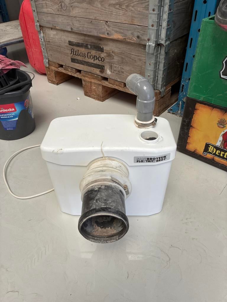 Sanibroyeur SFA SaniFLO/TRIT/BROY - Fecaliënvermaler, Ophalen, Gebruikt, Toilet