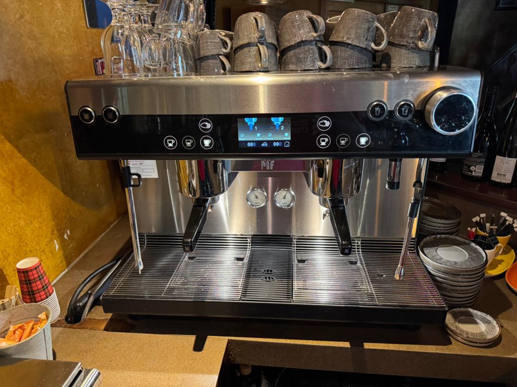 WMF Professionele Koffiemachine met Dubbele Bonenmaler, Gebruikt, 10 kopjes of meer, Koffiemachine, Koffiebonen