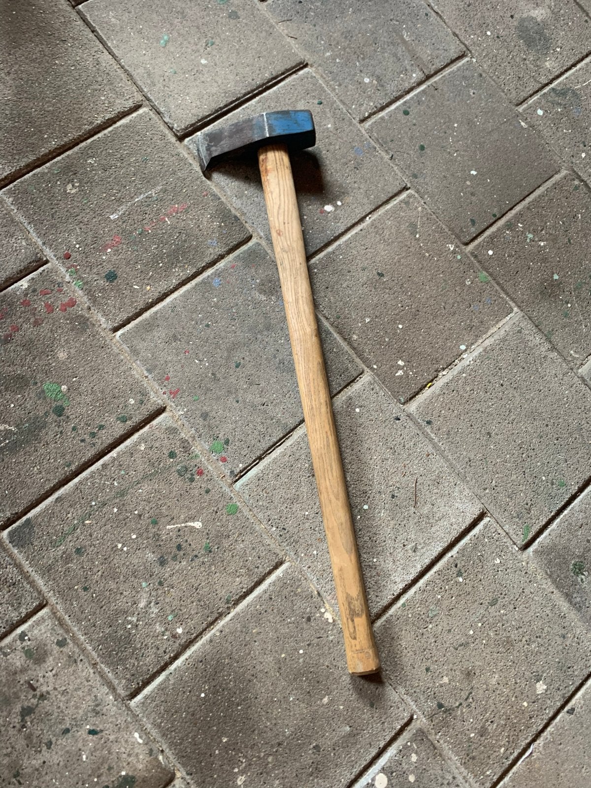 Degelijke kloofbijl met houten steel, Ophalen, Gebruikt