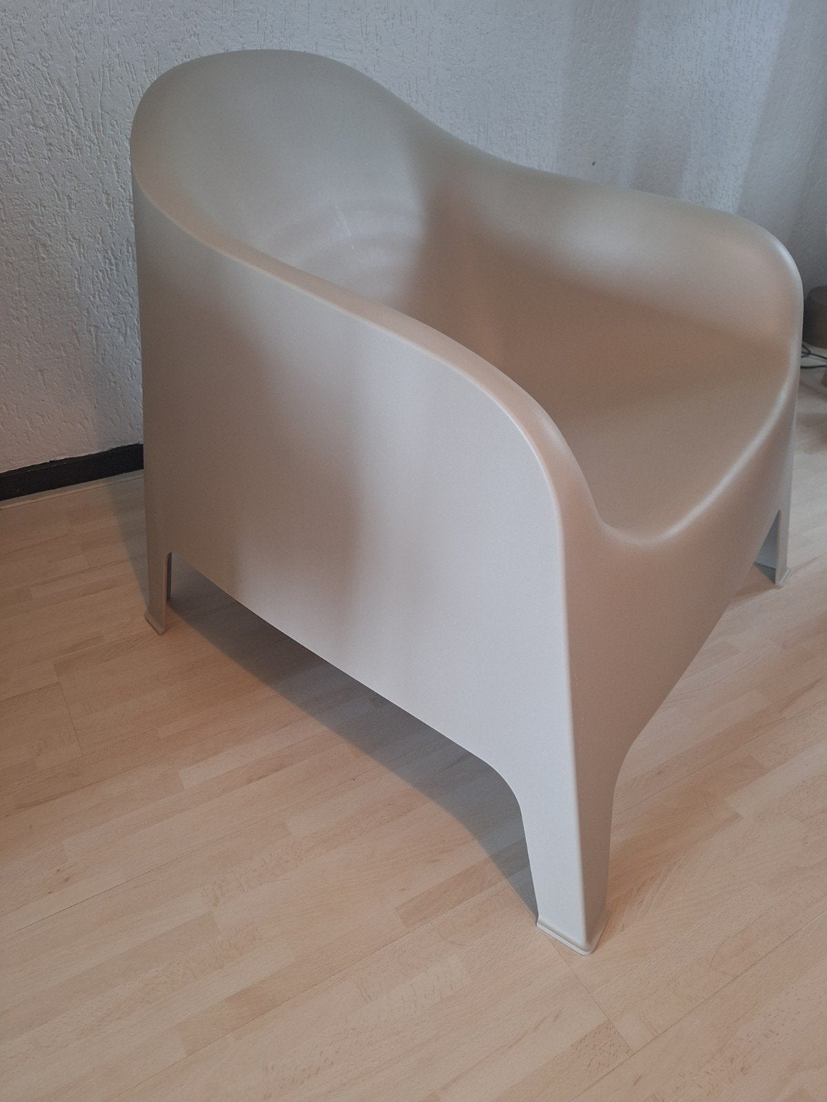 SKARPÖ tuinstoel
Tuinstoel, buiten, beige, Ophalen, Zo goed als nieuw, Kunststof