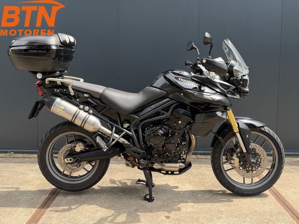 Triumph Tiger 800 ABS (2011) Leovince topkoffer, Motoren, Motoren | Triumph, Bedrijf, Meer dan 35 kW, Onbekend, Minimaal motorrijbewijs A2