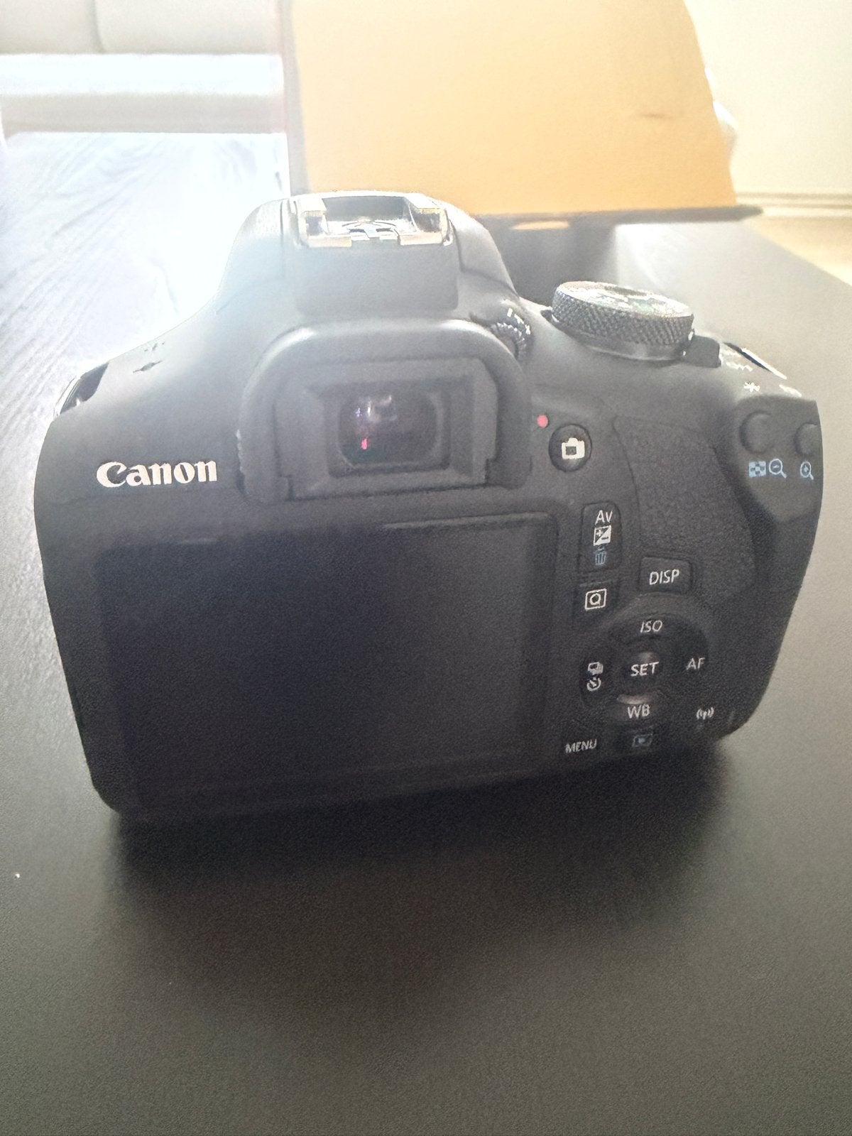 Foto 3 van Canon EOS 2000D Spiegelreflexcamera met EF-S 18-55mm III Kit