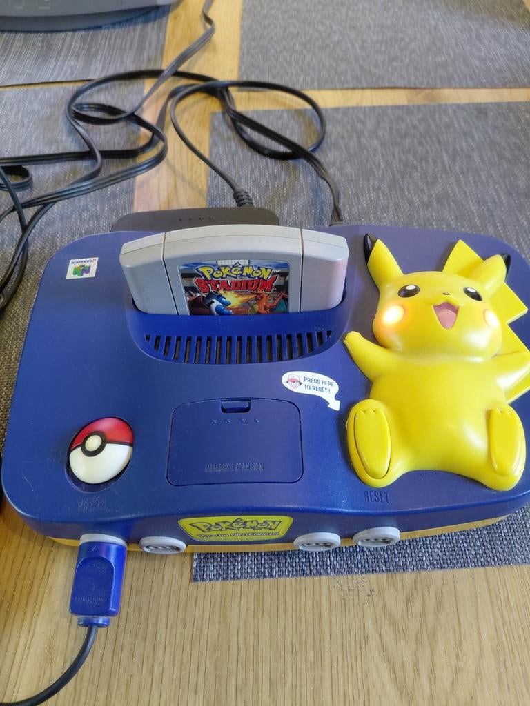 Nintendo 64 Pikachu Edition met Pokémon Stadium, Ophalen of Verzenden, Gebruikt, Met 1 controller, Met games