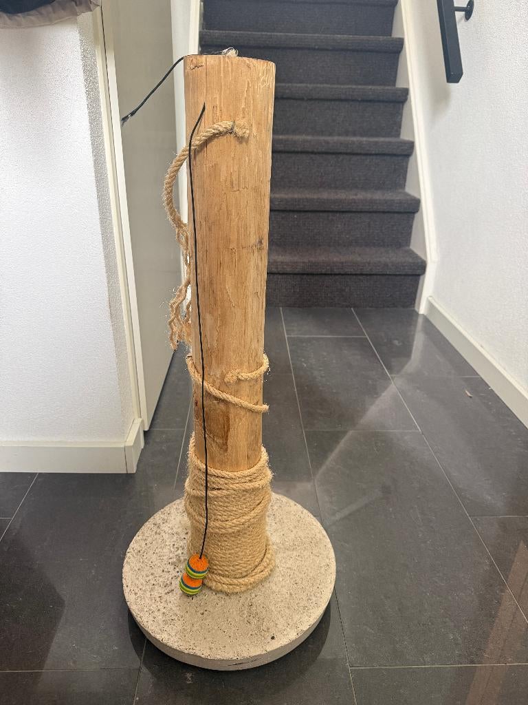 Krabpaal / katten krabstam met betonnen voet, Dieren en Toebehoren, Ophalen, Gebruikt, Krabpaal