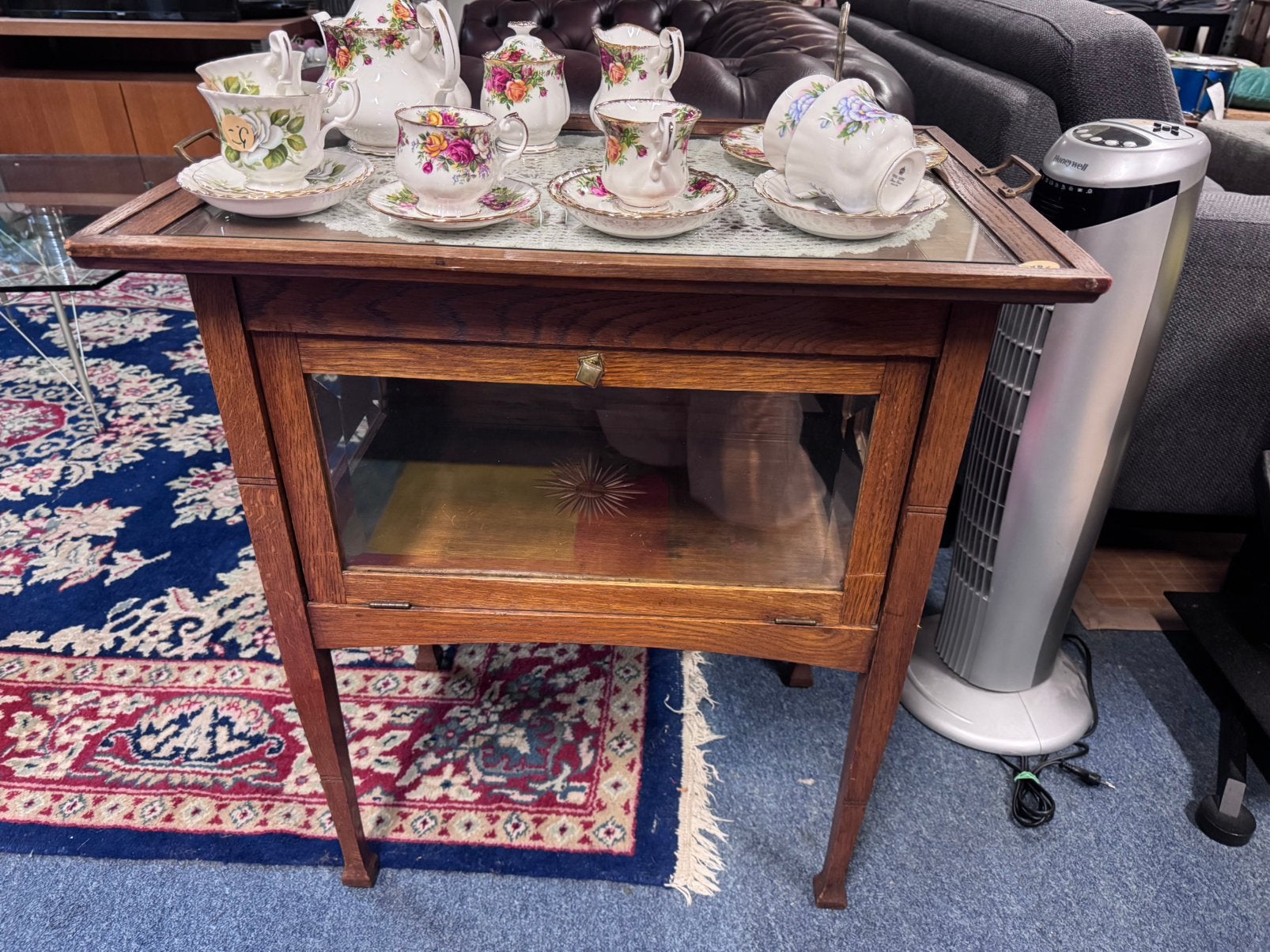 oud antiek theekastje / servies kastje met afneembaar blad, Ophalen
