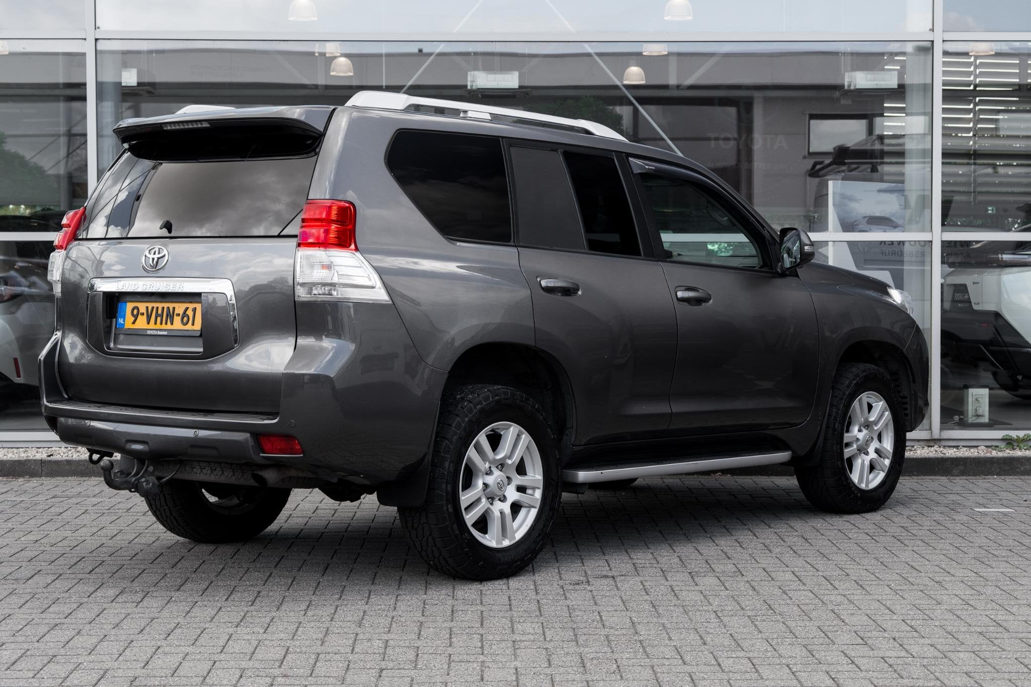 Toyota Land Cruiser 3.0 D-4D SX Window Van MOTOR VOLLEDIG GE, Auto's, Automaat, Gebruikt, 4 cilinders, Bedrijf