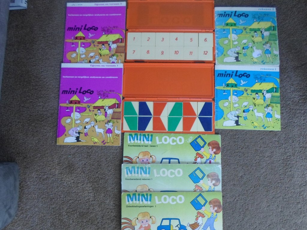 Loco    2    dozen ,     7     boekjes  .     10   euro., Ophalen of Verzenden, Gebruikt, Taal en Lezen