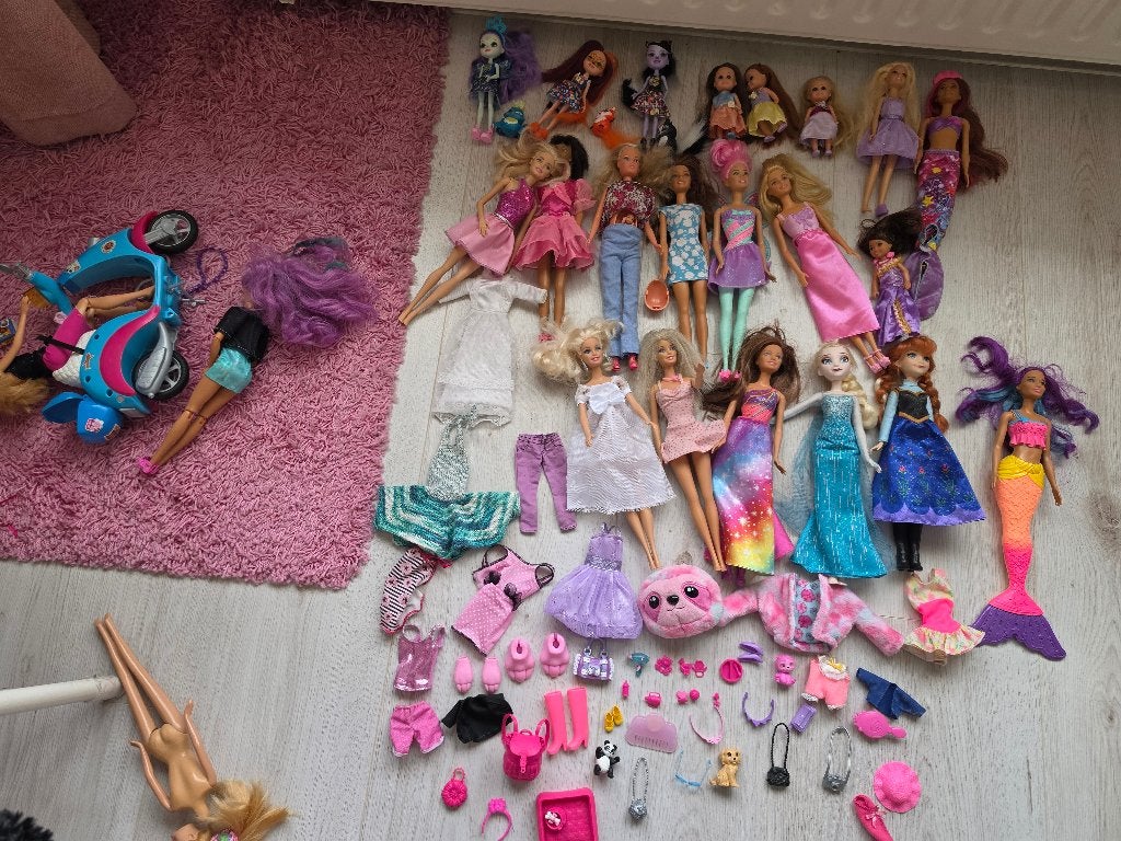 Foto 3 van Barbiehuis + Barbies!