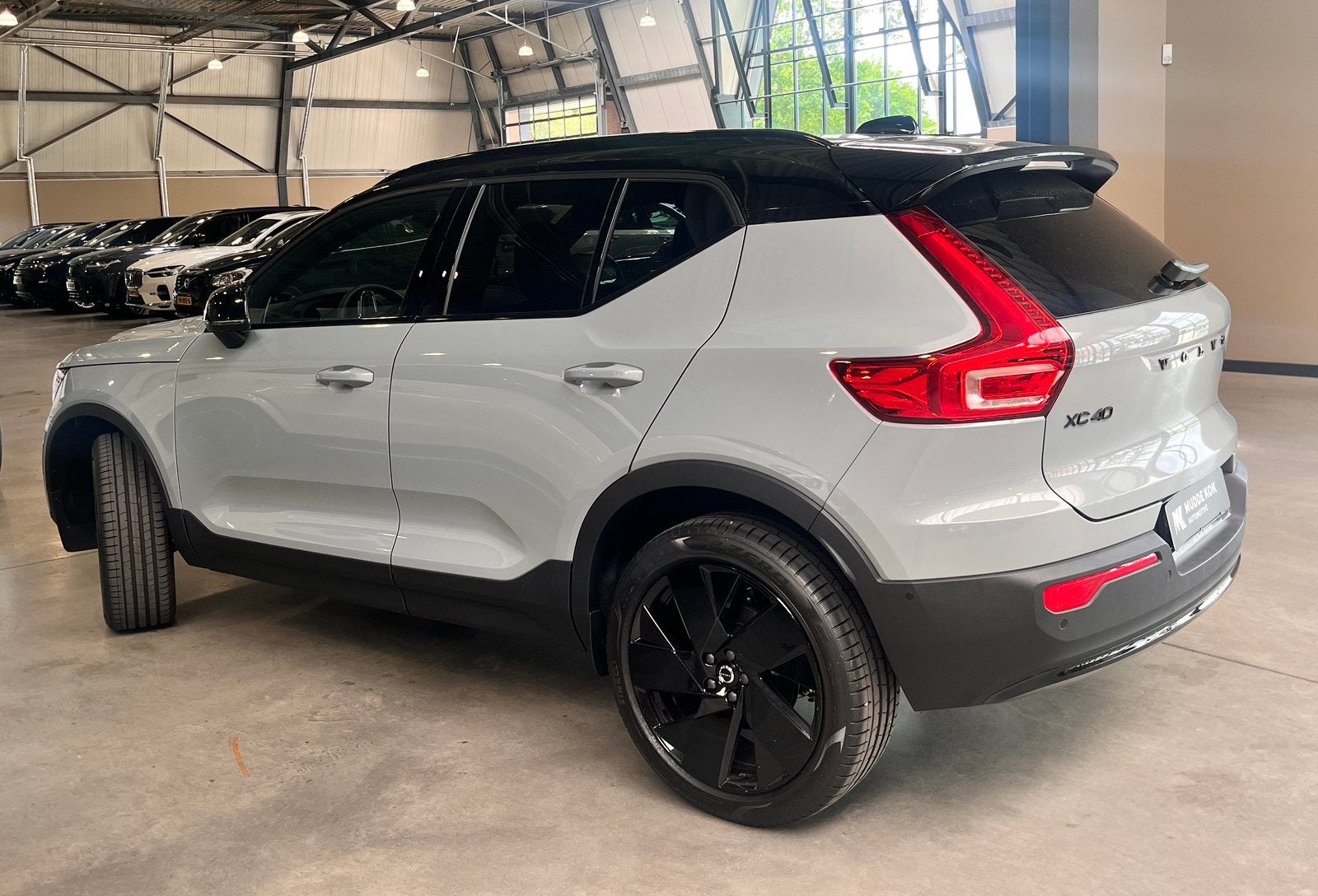 Volvo XC40 B4 Black Edition plus Mild Hybrid 2026 3750km VOL, Zwart, 4 cilinders, Te koop, 750 kg