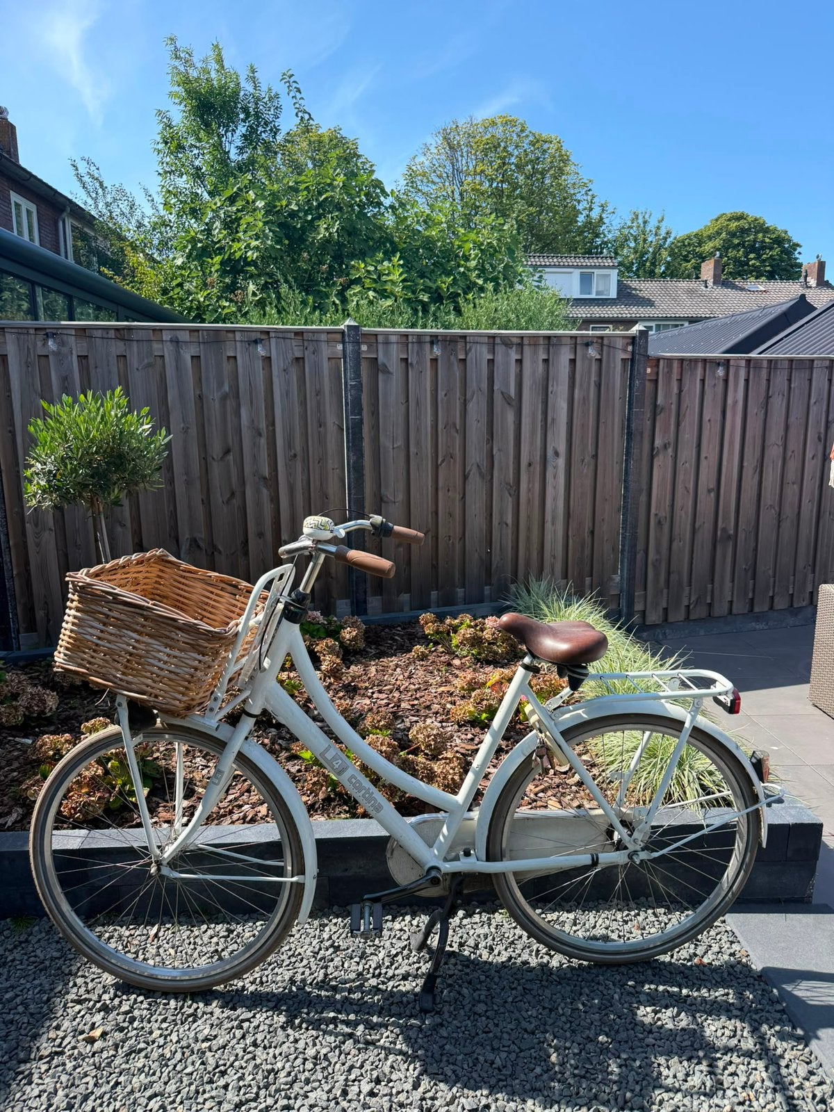 Witte Cortina damesfiets incl. rieten mand, Ophalen, Terugtraprem, Gebruikt, Versnellingen