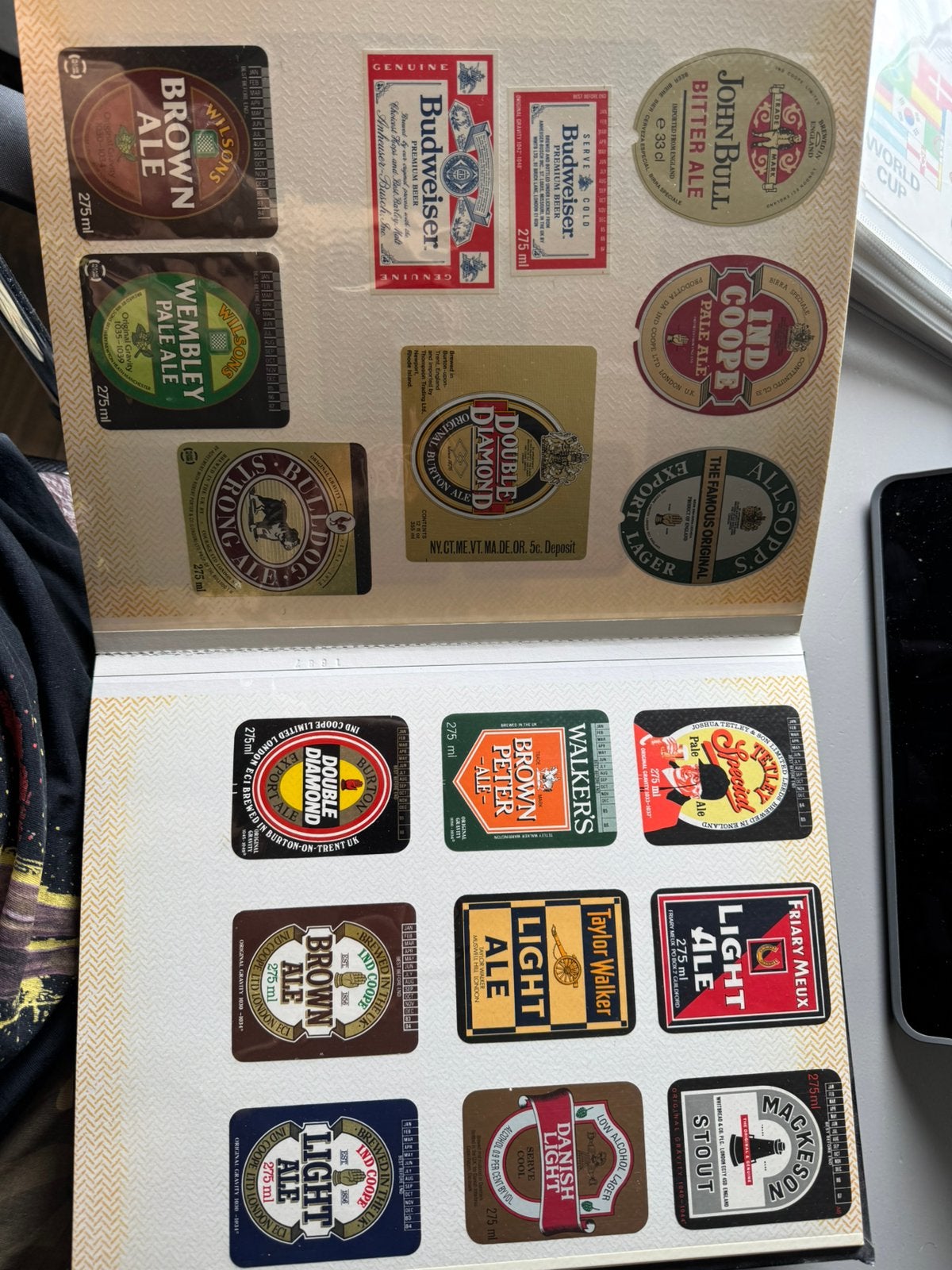 Album met bier etiketten jaren 80, Verzamelen, Ophalen of Verzenden, Zo goed als nieuw, Overige typen, Overige merken