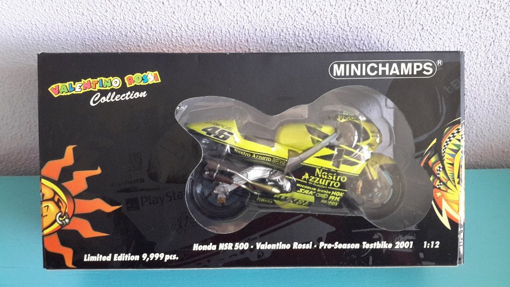 Minichamps Rossi GP500-2001 Pre-Season Testbike 1:12 Honda, Ophalen, Zo goed als nieuw, 1:9 t/m 1:12, Motor