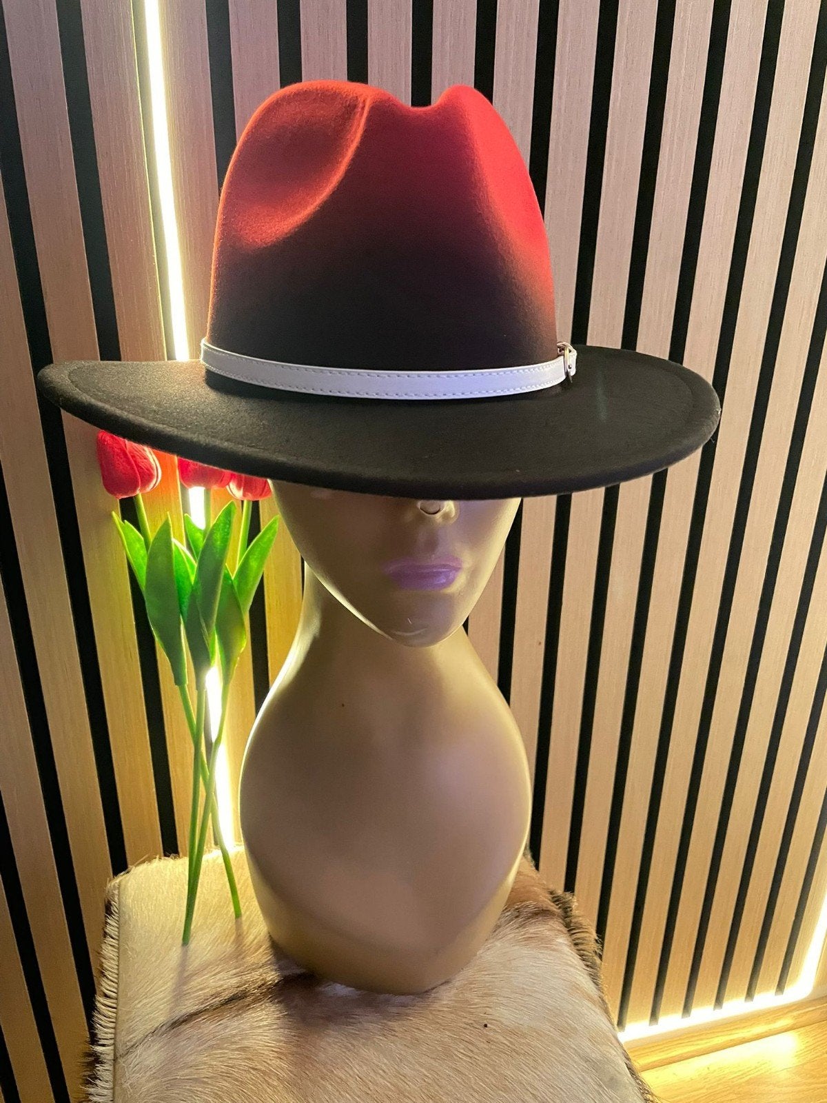 Stijlvolle Fedora Hoed Rood/Zwart met Witte Band, Hoed, Nieuw, Onbekend, One size fits all