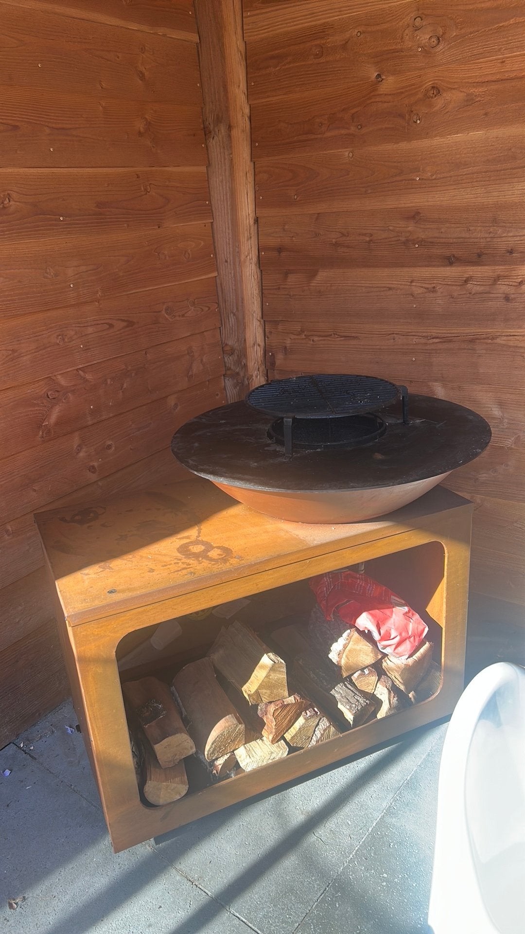 Buiten bbq., Ophalen, Zo goed als nieuw