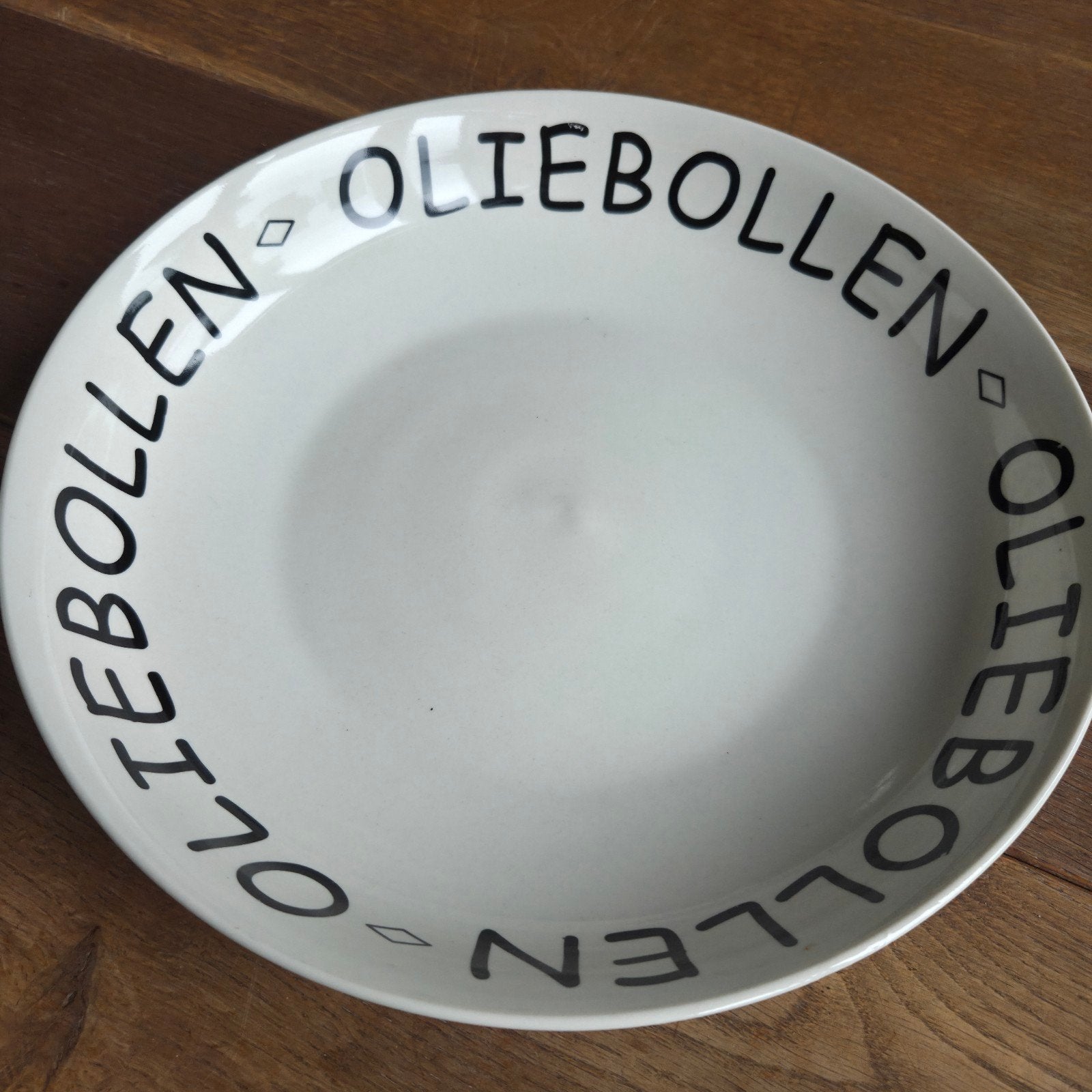 Oliebollenschaal Schaal voor oliebollen Oud en Nieuw, Ophalen of Verzenden, Overige stijlen, Aardewerk, Schaal of Schalen