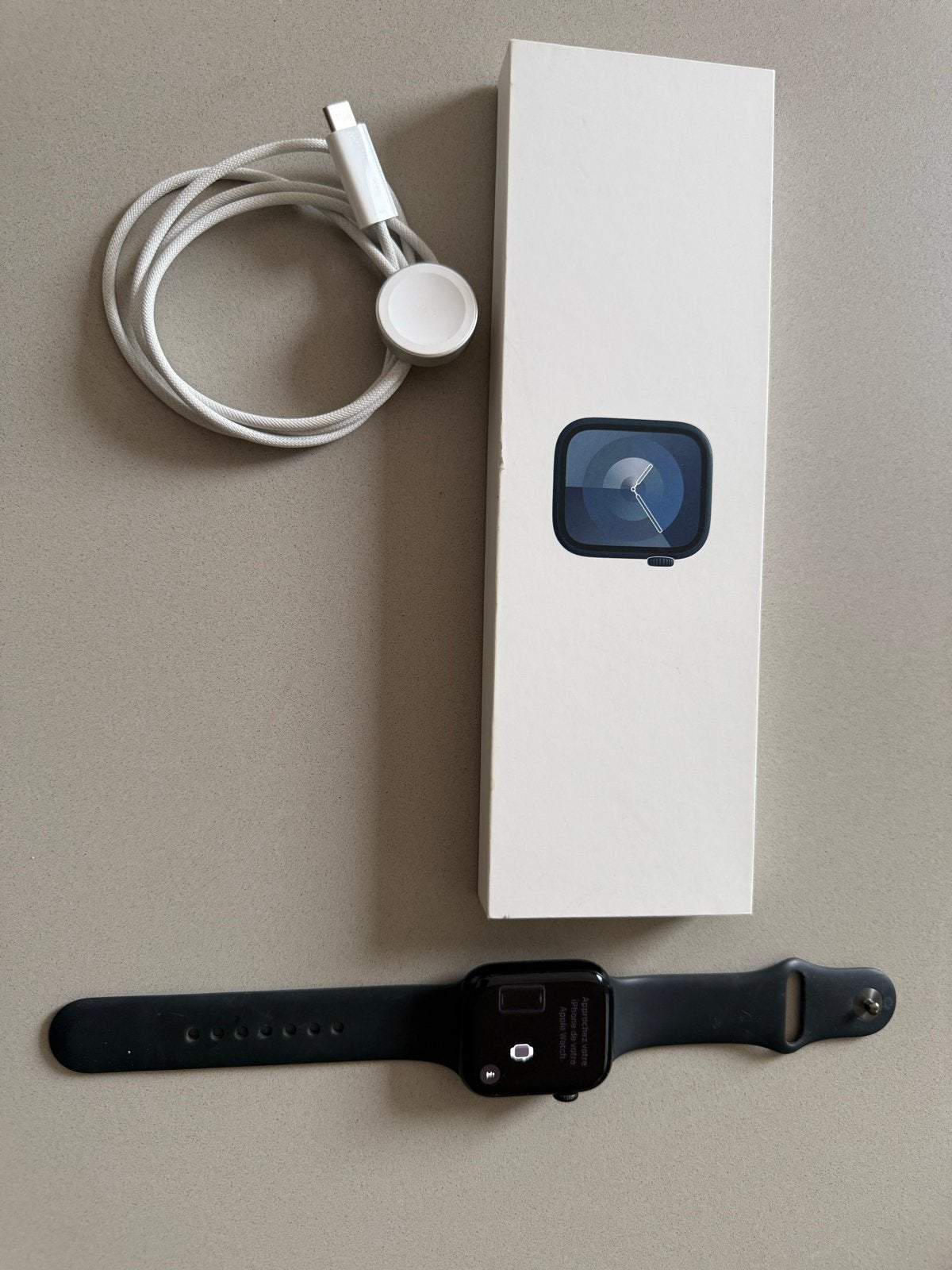 Apple Watch Series 9 45mm Zwart - Krasvrij & Gereset, Sieraden, Tassen en Uiterlijk, Smartwatches, Zo goed als nieuw, iOS, Zwart