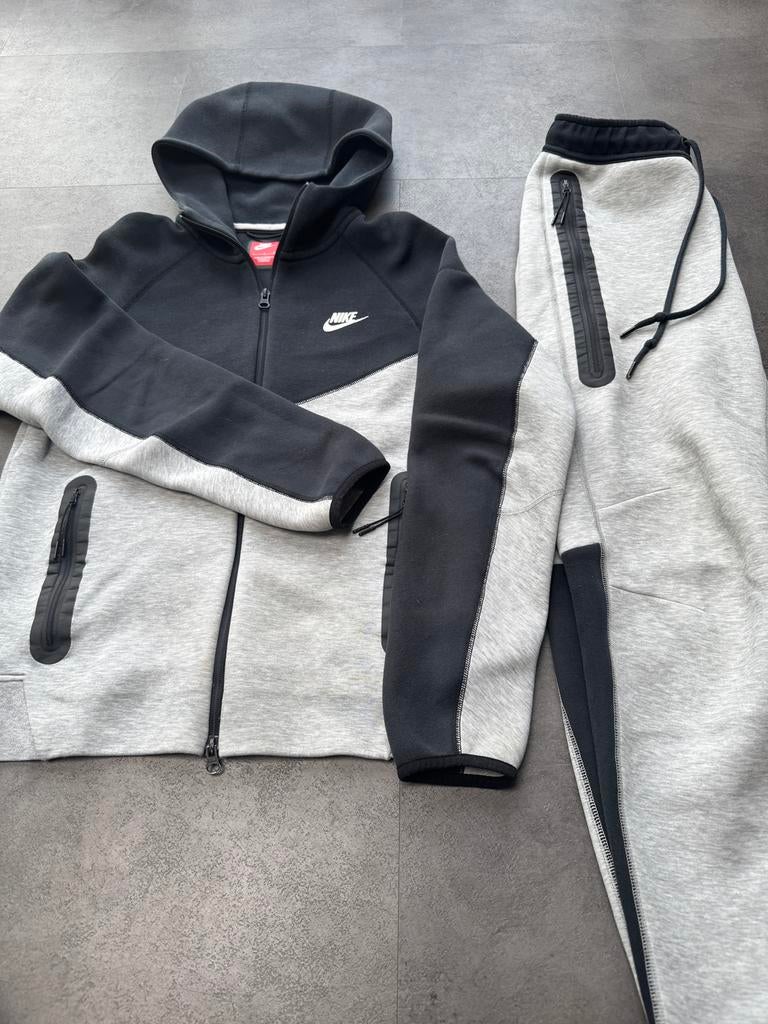 Nike Tech Fleece Pak | Goede staat | Zwart/Grijs | Maat S, Verzenden, Zo goed als nieuw, Grijs, Algemeen