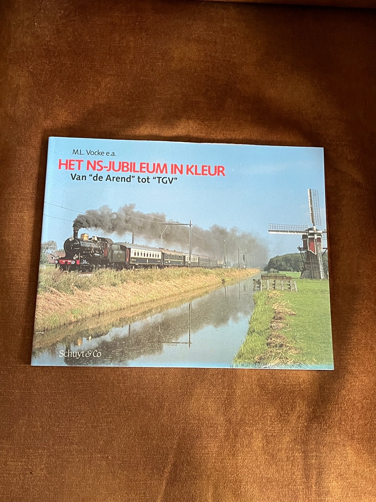 Het NS-jubileum in kleur: Van de Arend tot de TGV, Ophalen of Verzenden, Gelezen, Trein