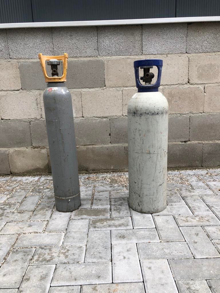 Twee flessen koolzuur (CO2) koolzuurcilinder, Doe-het-zelf en Verbouw, Gereedschap | Lasapparaten, Ophalen, Gebruikt, Co2