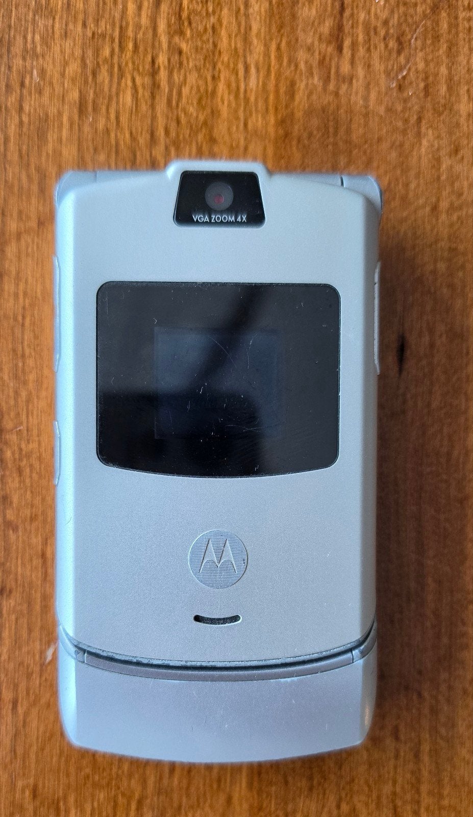 Motorola RAZR V3 Zilver - Vintage Klaptelefoon (Defect), Fysiek toetsenbord, Inklapmodel, Ophalen of Verzenden, Minder dan 3 megapixel